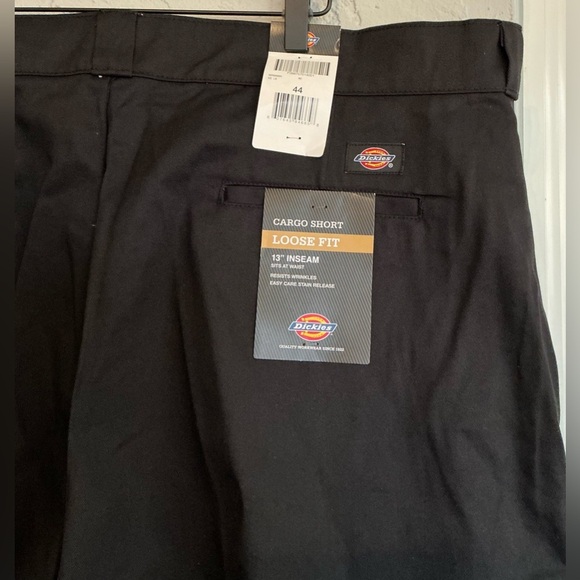 Dickies Men's Black Loose Fit Cargo Shorts (NWT) - Picture 9 of 11